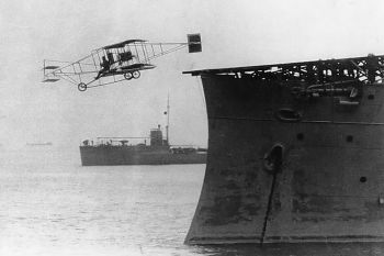 Despegue del Curtiss Pusher desde la cubierta del crucero USS Birmingham (1910)